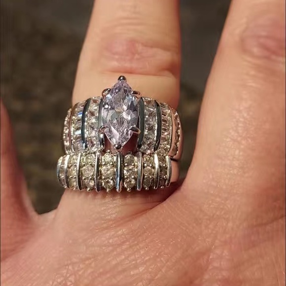 New 925 Silver Sparkly Band Women Engagement Party Ring - Picture 7 of 8